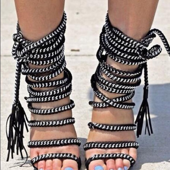 LIKE NEWLightly worn Blck Strappy Ankle Tie Sandal - Picture 1 of 4